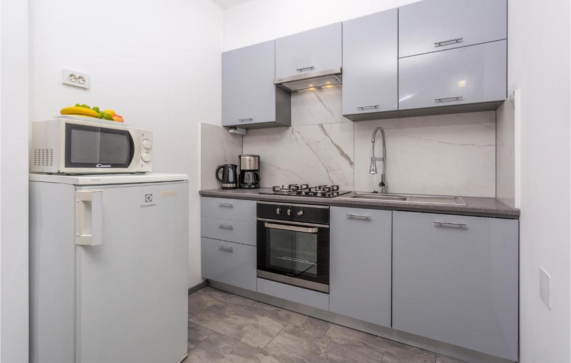 Stunning Apartment In Malinska With Kitchen Zewnętrze zdjęcie