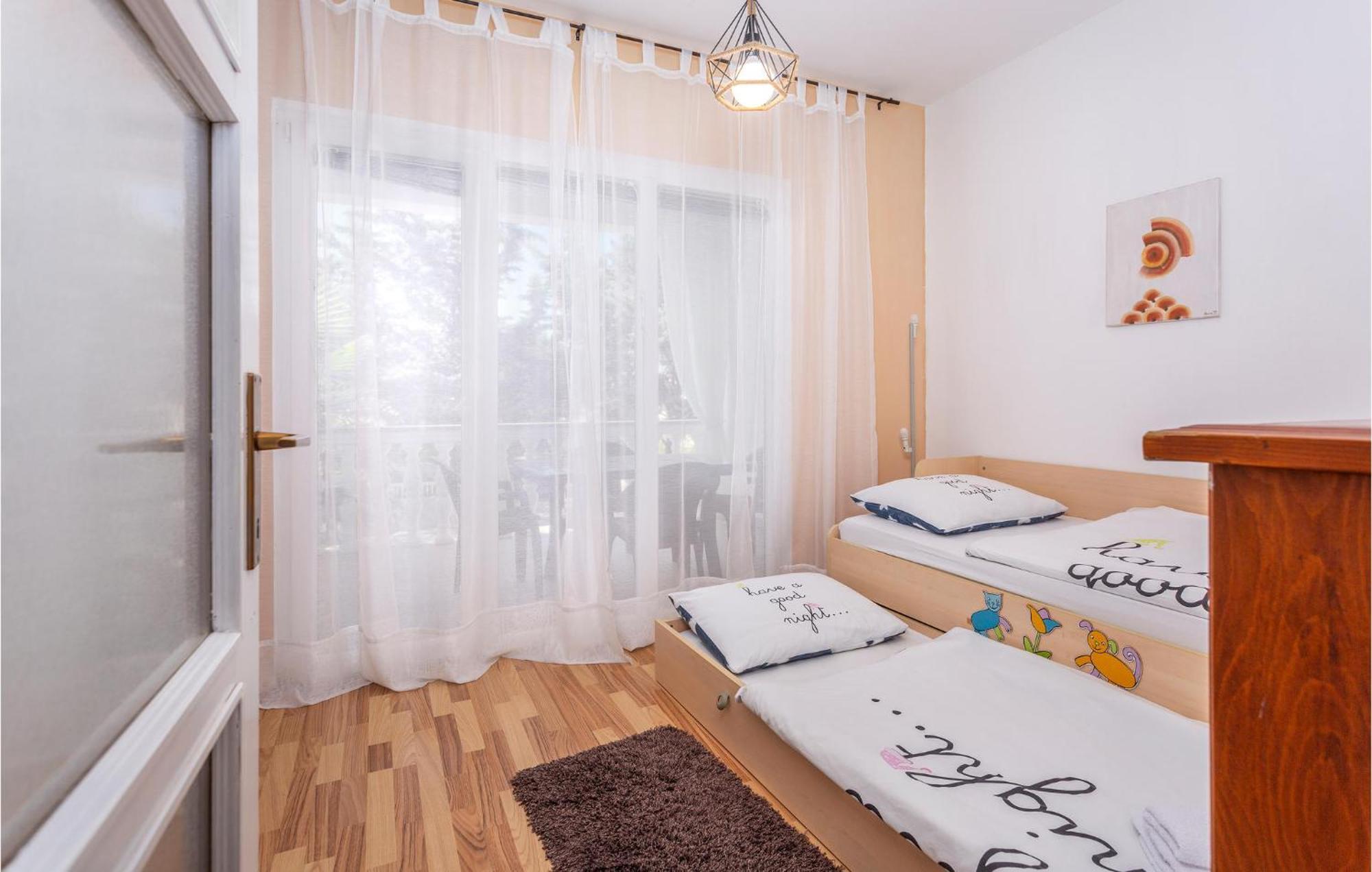 Stunning Apartment In Malinska With Kitchen Zewnętrze zdjęcie
