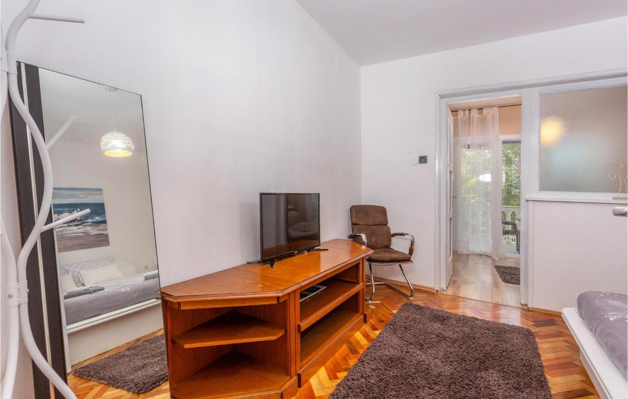 Stunning Apartment In Malinska With Kitchen Zewnętrze zdjęcie