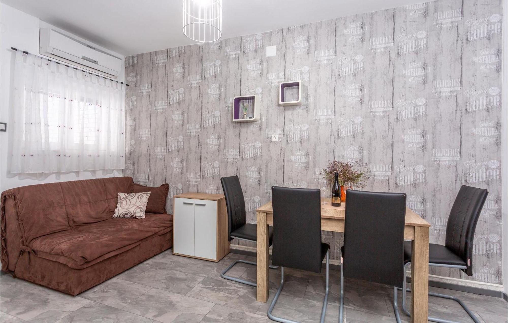 Stunning Apartment In Malinska With Kitchen Zewnętrze zdjęcie