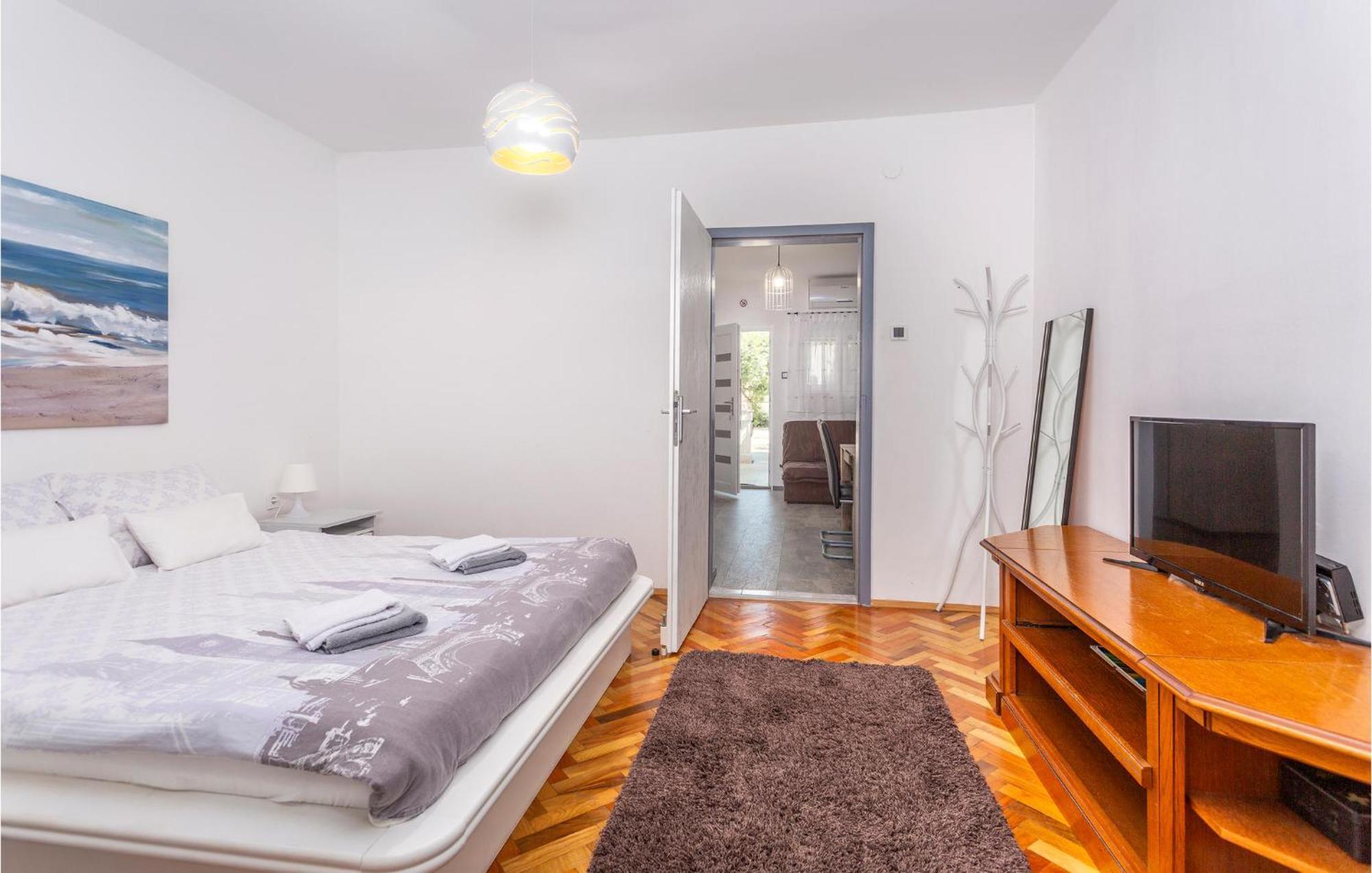 Stunning Apartment In Malinska With Kitchen Zewnętrze zdjęcie